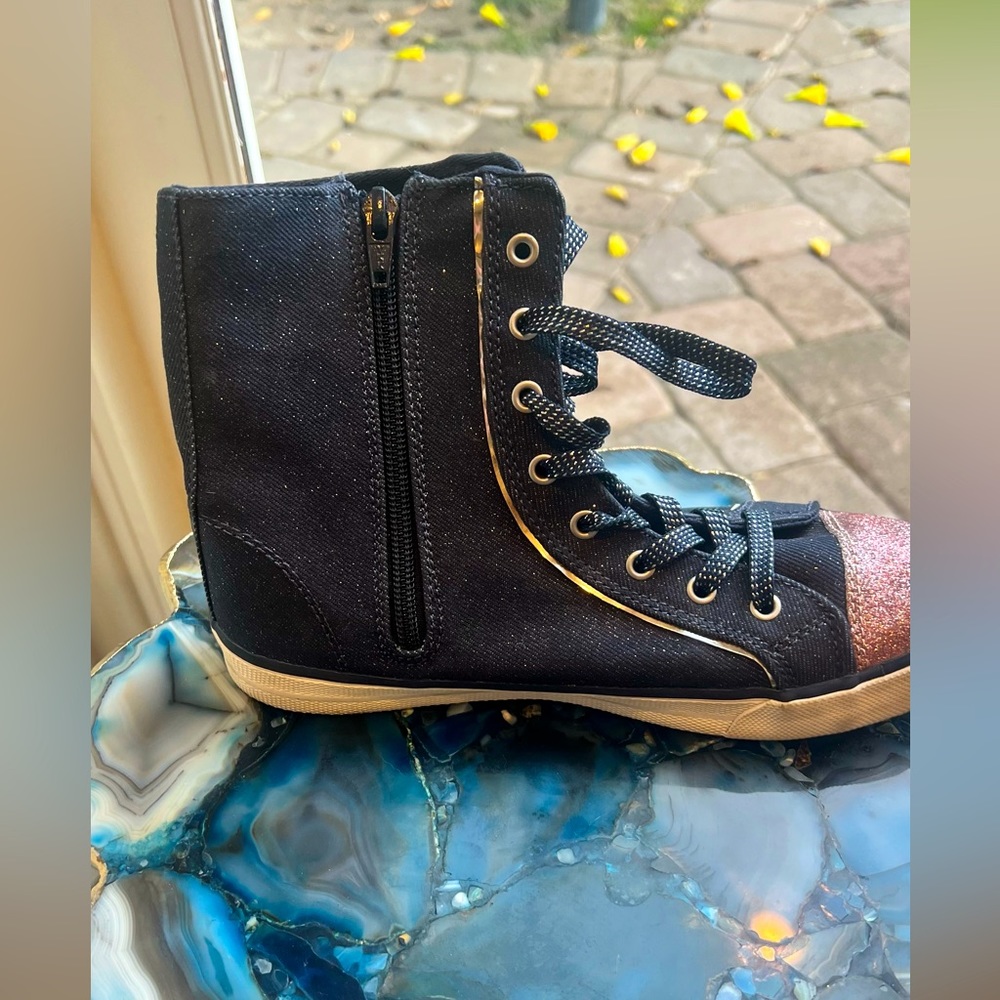 Angel 👼 wing high-top denim tennis shoes for girls Size 4 - Picture 3 of 5